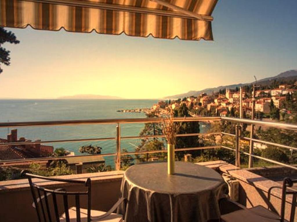 Apartments Villa Dinka Opatija Luaran gambar