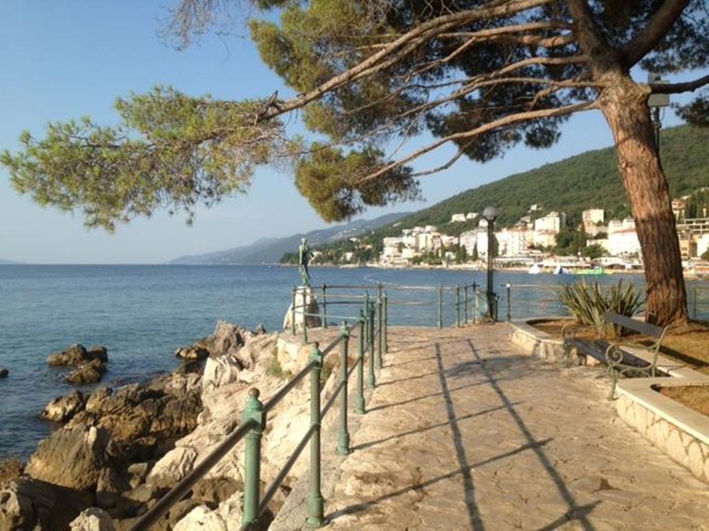Apartments Villa Dinka Opatija Bilik gambar